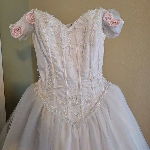 Beautiful White Ball Gown-Style Wedding or Formal Dress - Picture 3 of 14